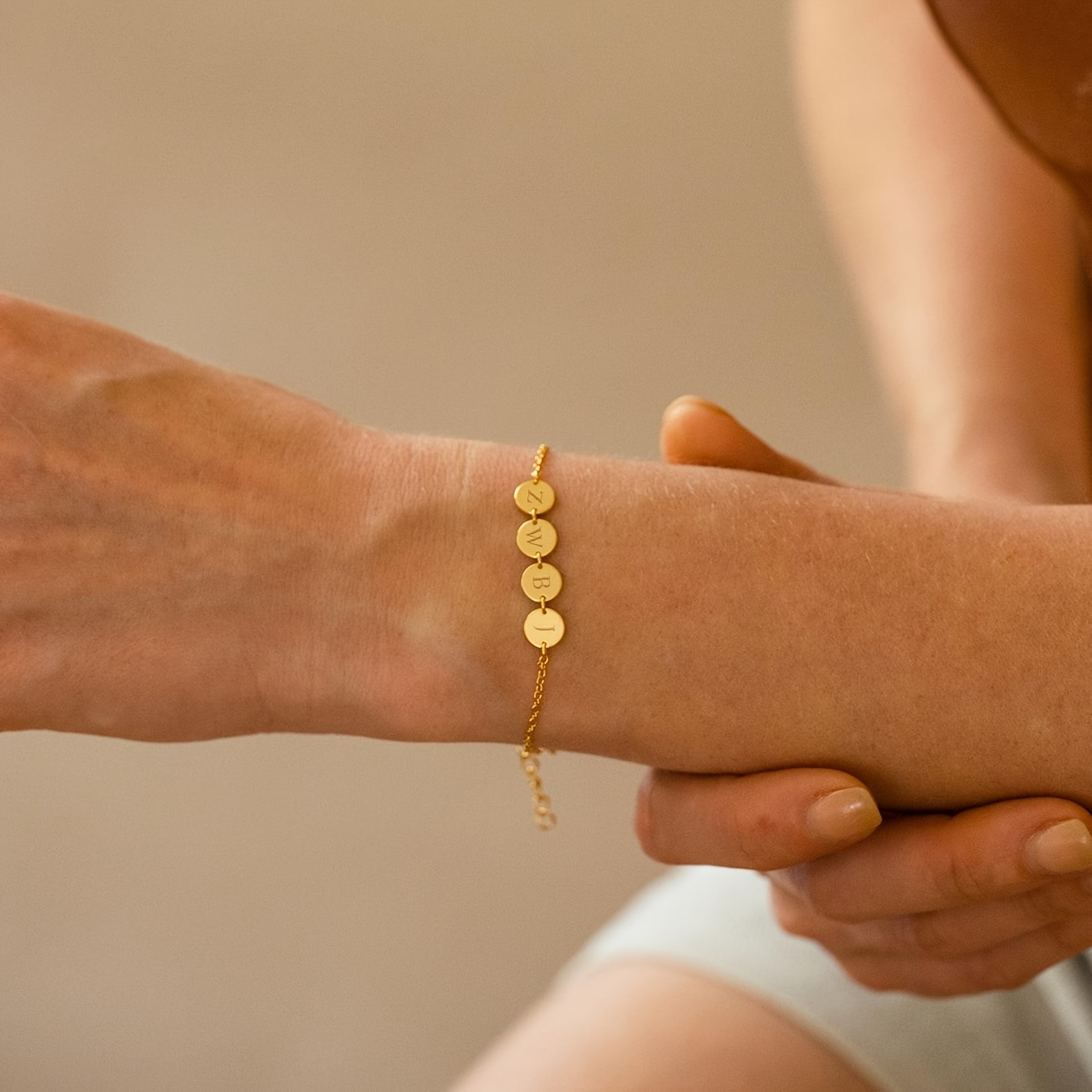 Personalized Engravable Bracelet with Round Pendant